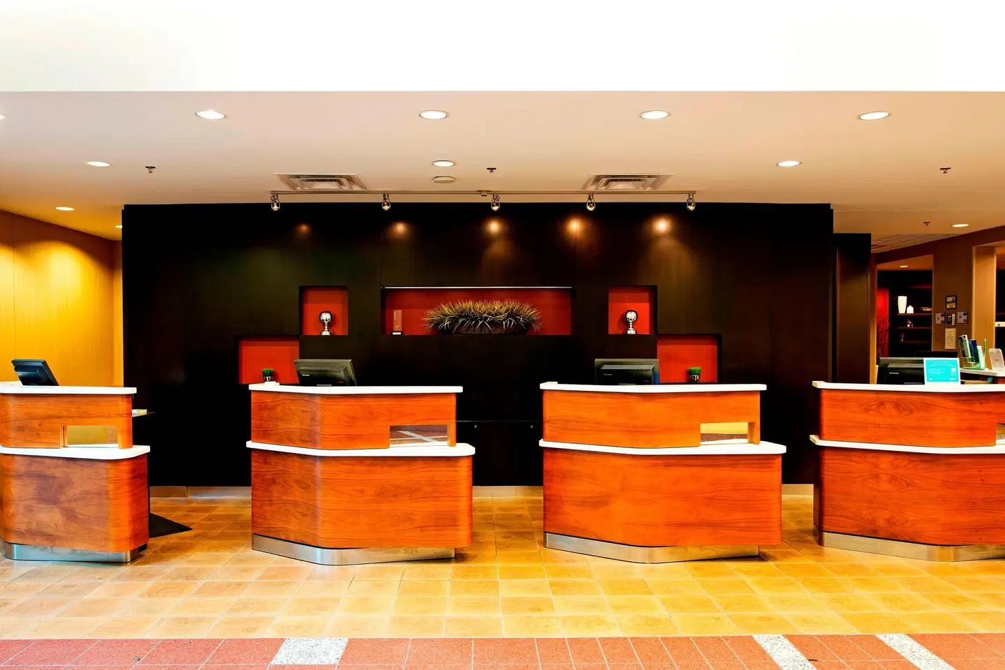 Courtyard by Marriott Ottawa East LOUNGE_LOBBY