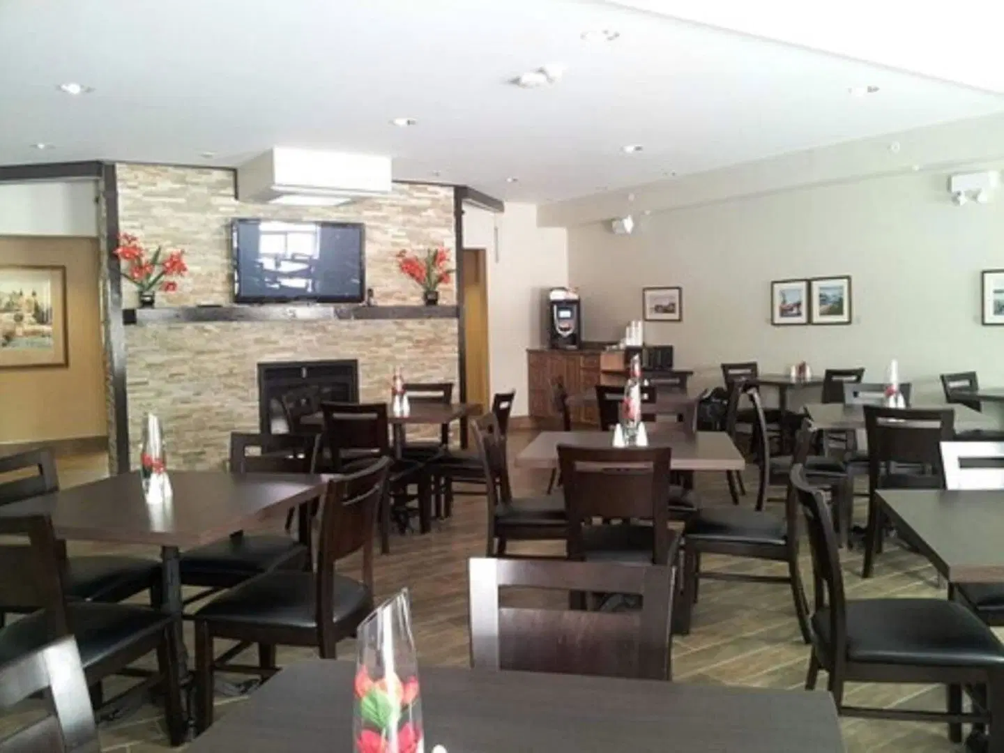 Midland Inn & Suites Bar