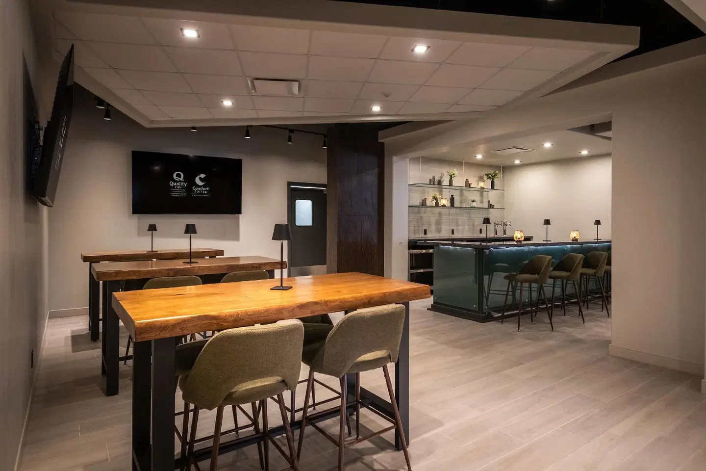 Comfort Suites Kingston Central Bar