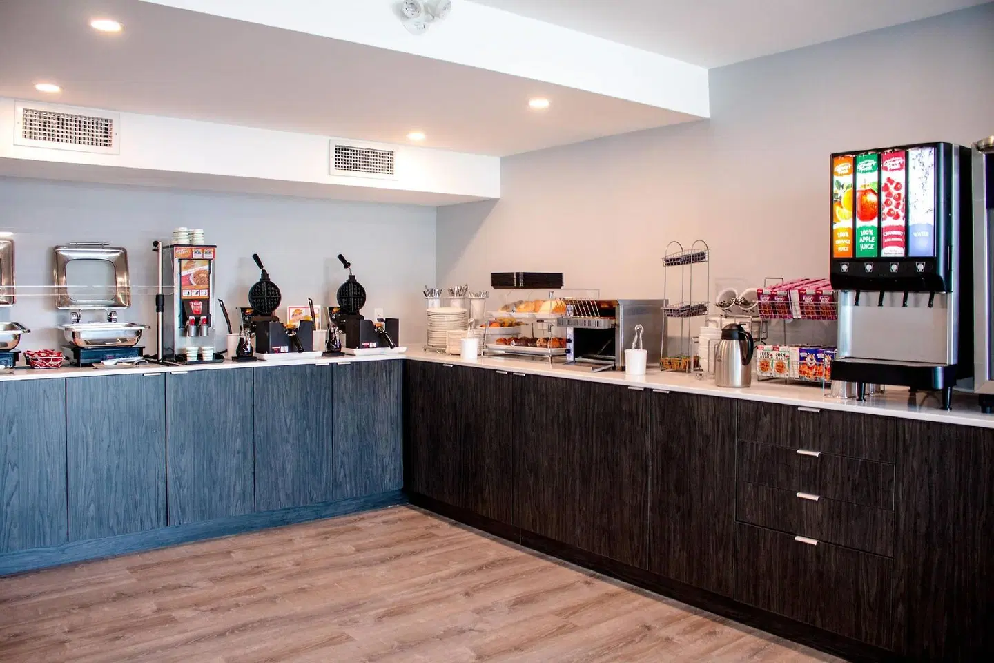 Comfort Suites Kingston Central Bar