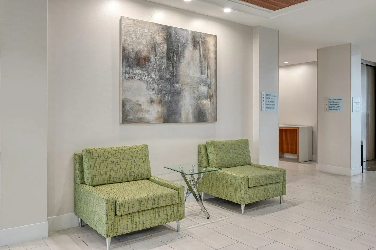 Holiday Inn Express & Suites Ottawa Airport by IHG LOUNGE_LOBBY