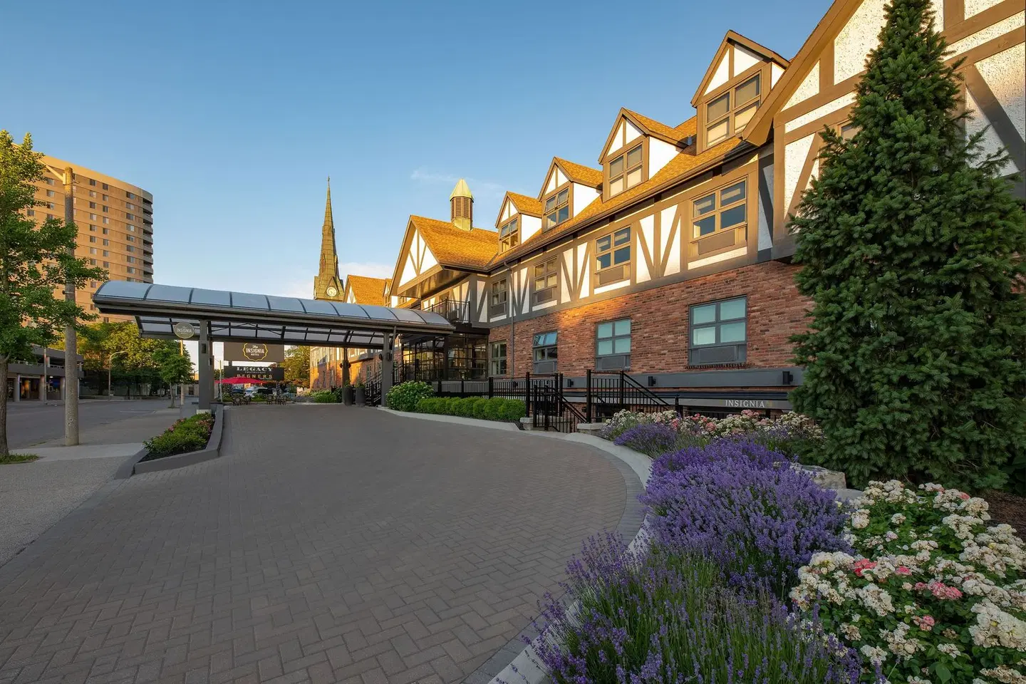 The Insignia Hotel EXTERIOR