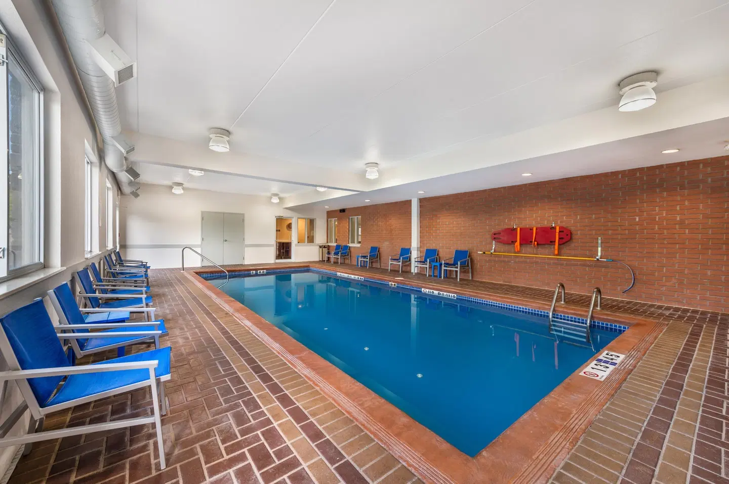 Holiday Inn Express & Suites 1000 Islands - Gananoque by IHG Hallenbad