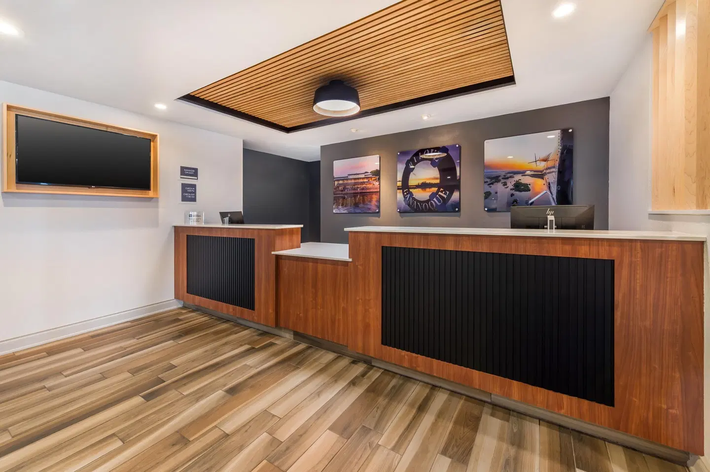 Holiday Inn Express & Suites 1000 Islands - Gananoque by IHG LOUNGE_LOBBY