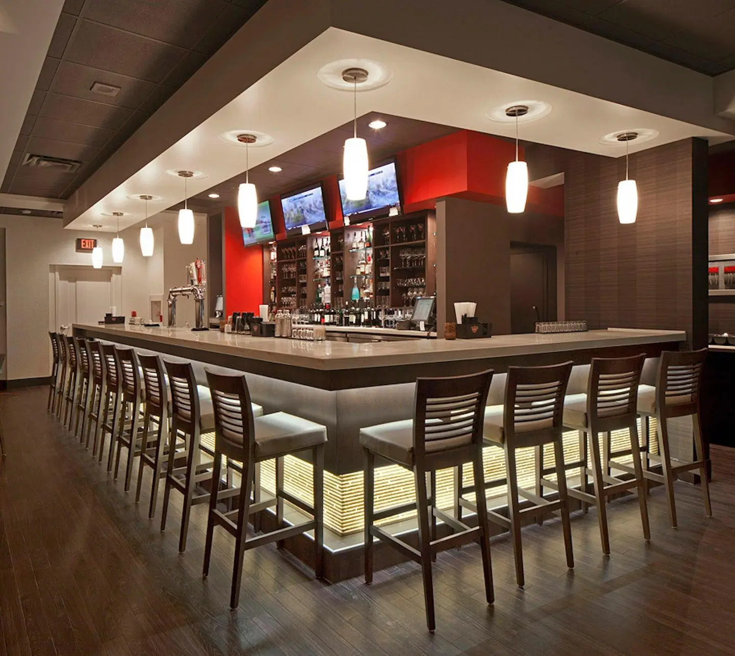 Holiday Inn & Suites Windsor (Ambassador Bridge) by IHG Bar