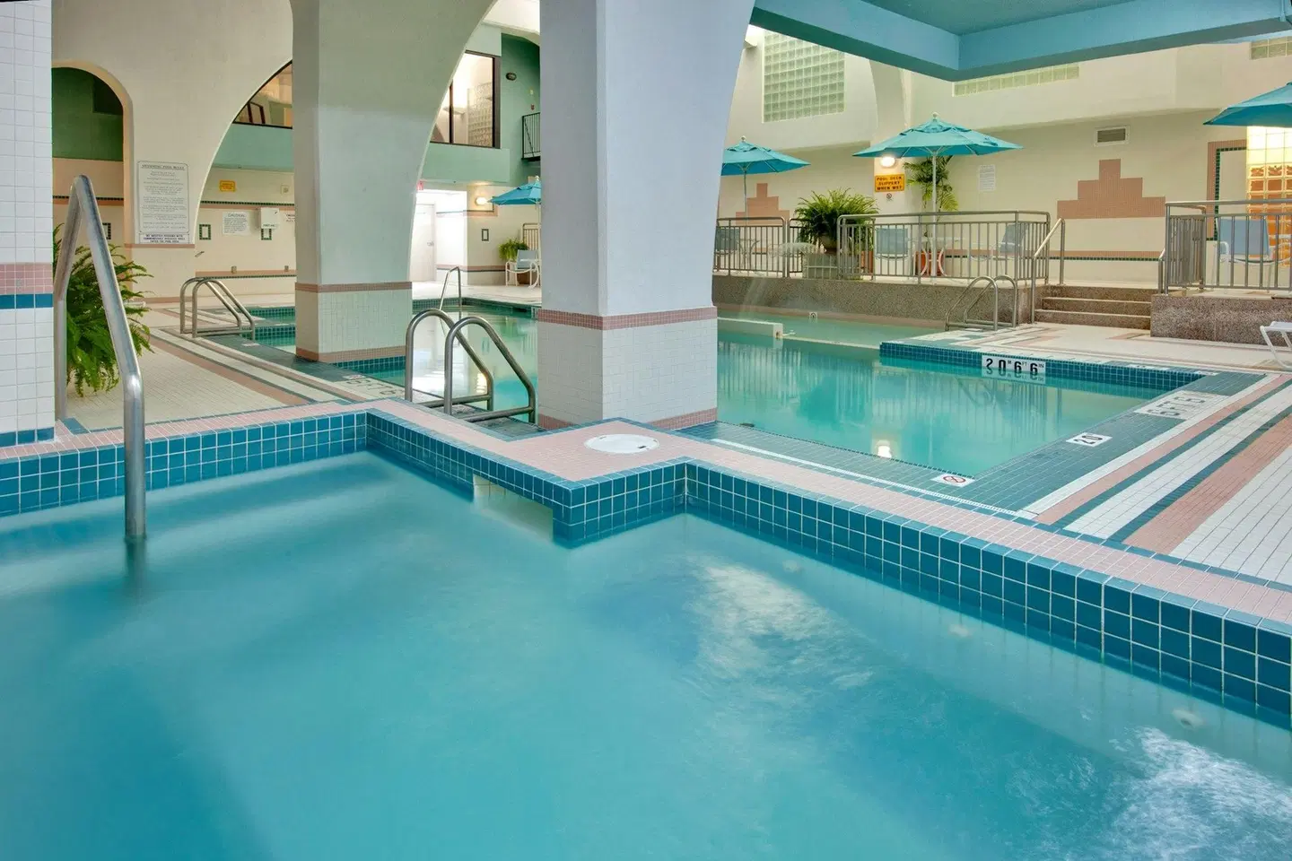 Holiday Inn & Suites Windsor (Ambassador Bridge) by IHG Hallenbad
