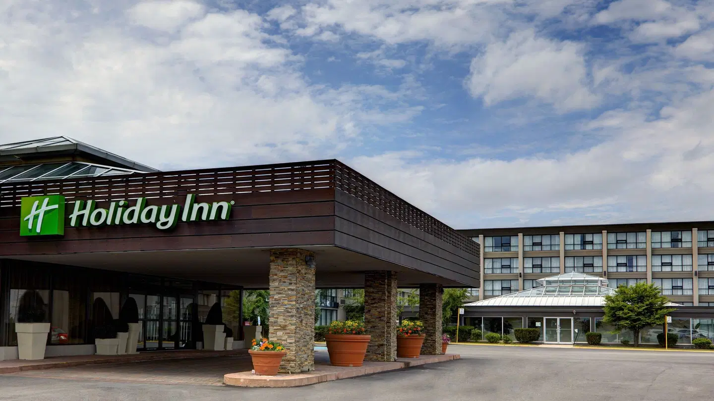 Holiday Inn Toronto Airport East EXTERIOR