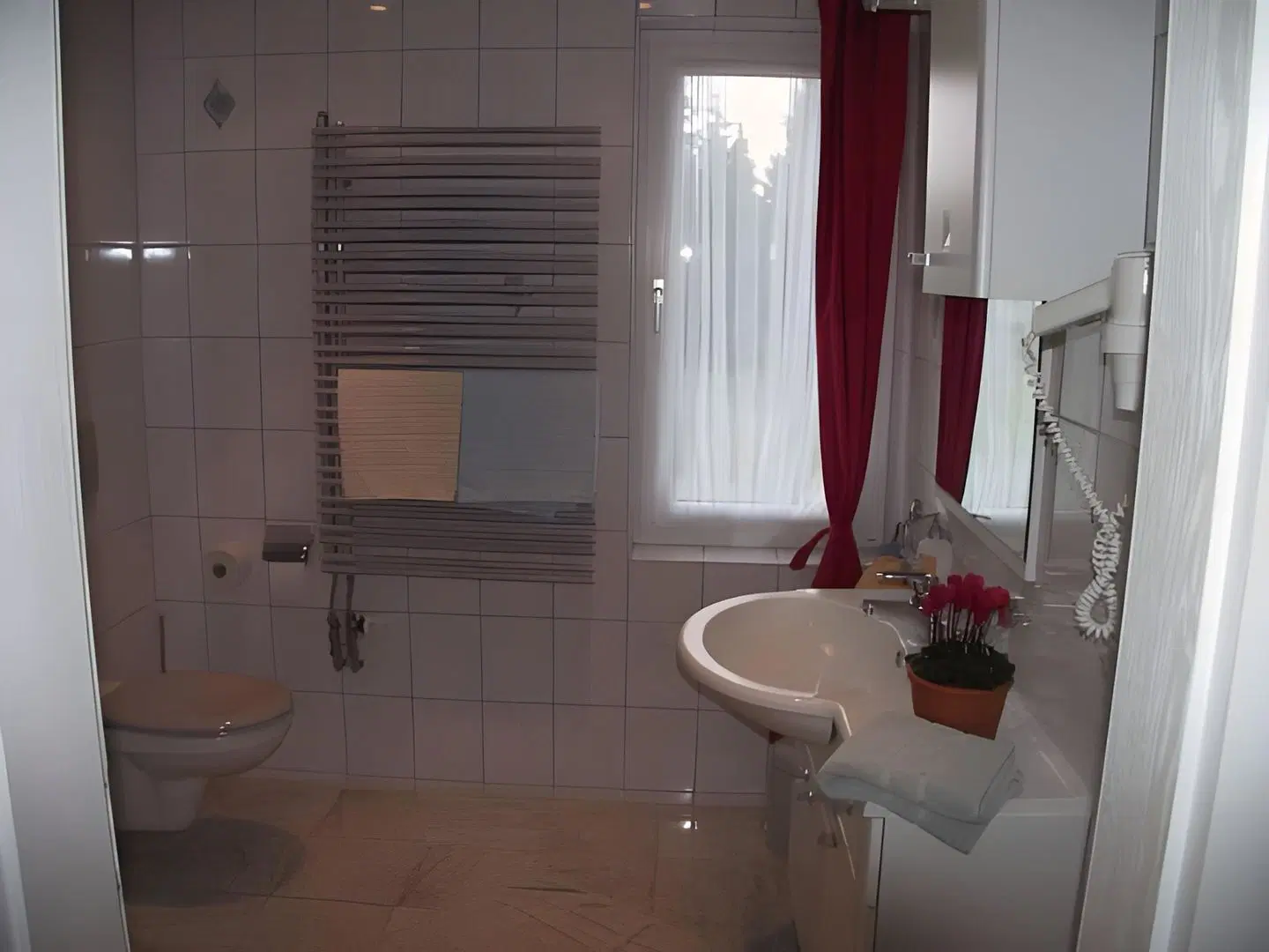 Hotel Zur Erholung Badezimmer