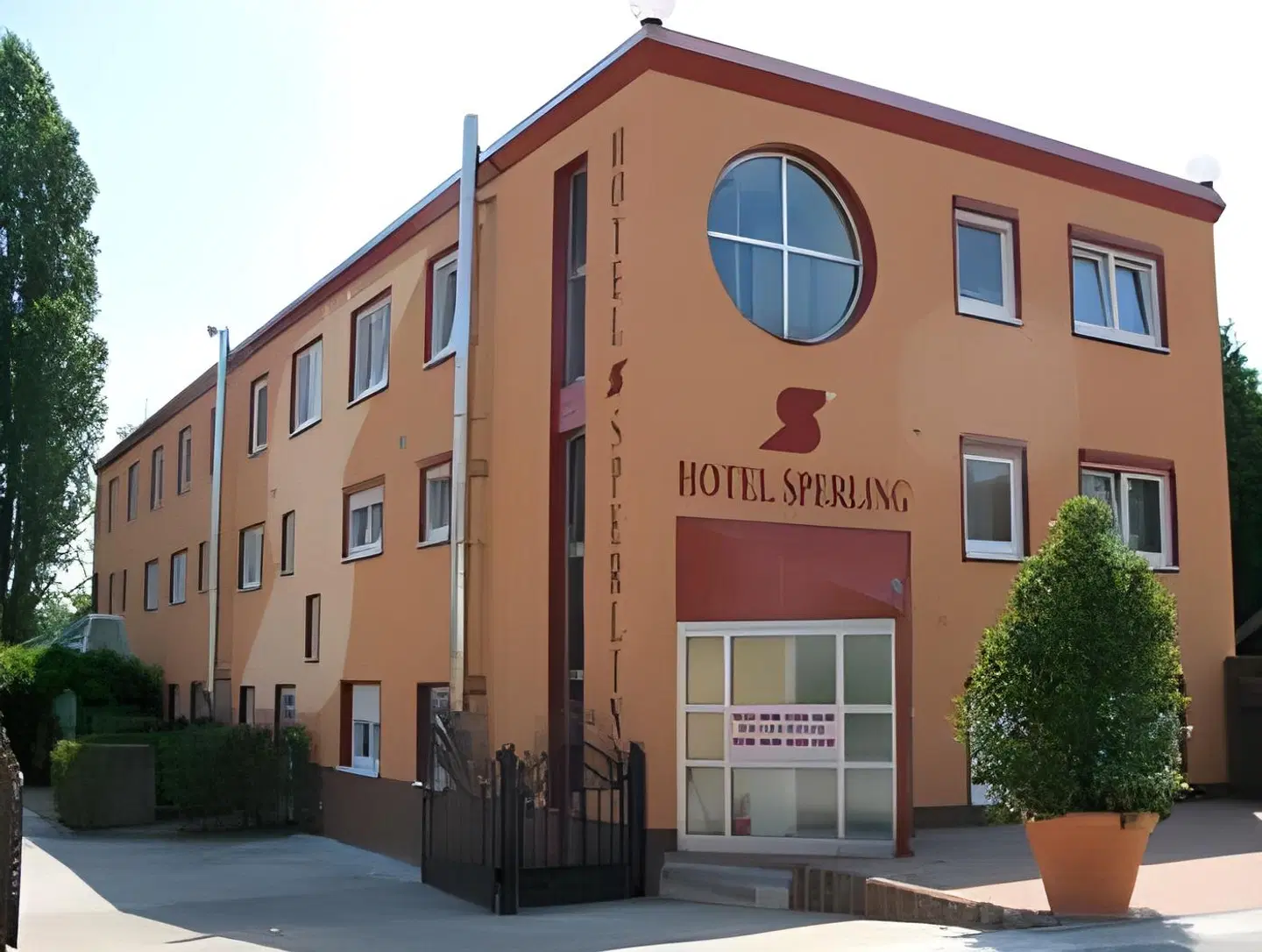 Sperling EXTERIOR