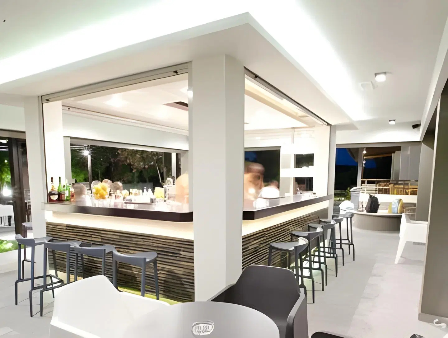 Matoula Beach Hotel Bar