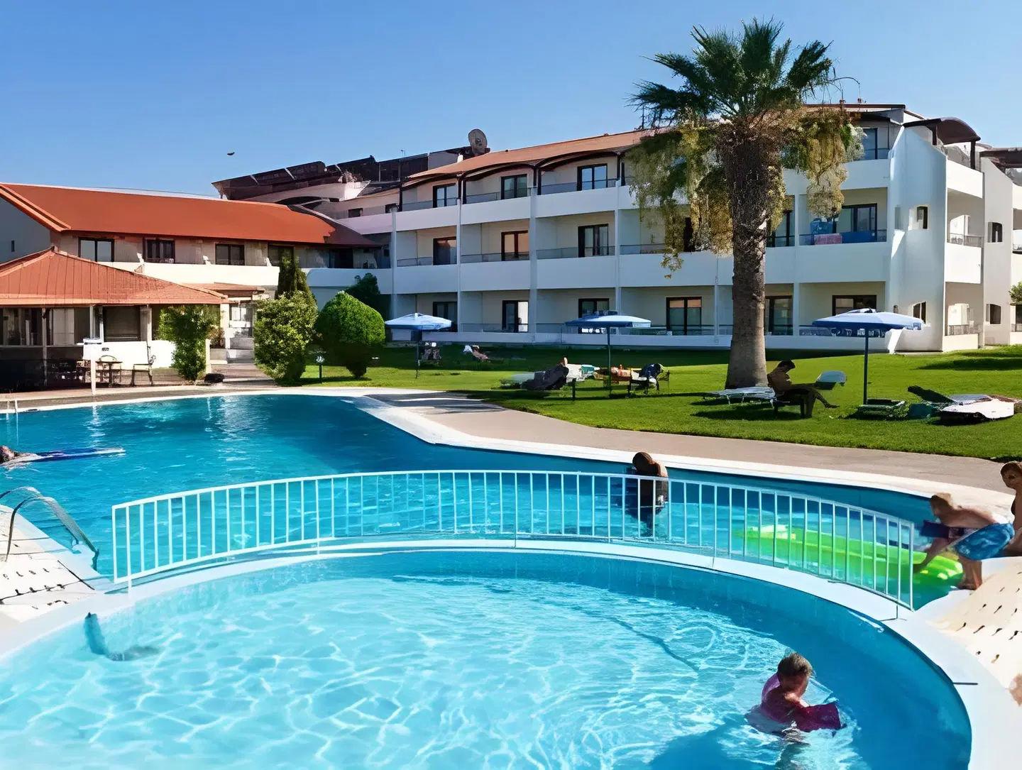 Matoula Beach Hotel OUTDOOR_POOL