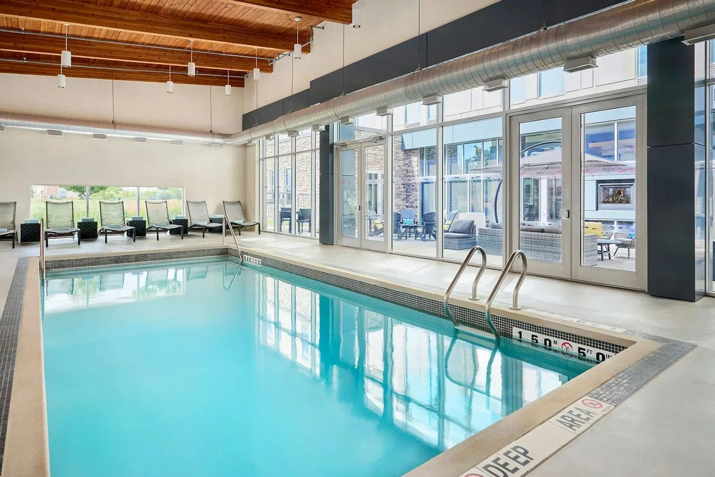 Aloft by Marriott Vaughan Mills Hallenbad