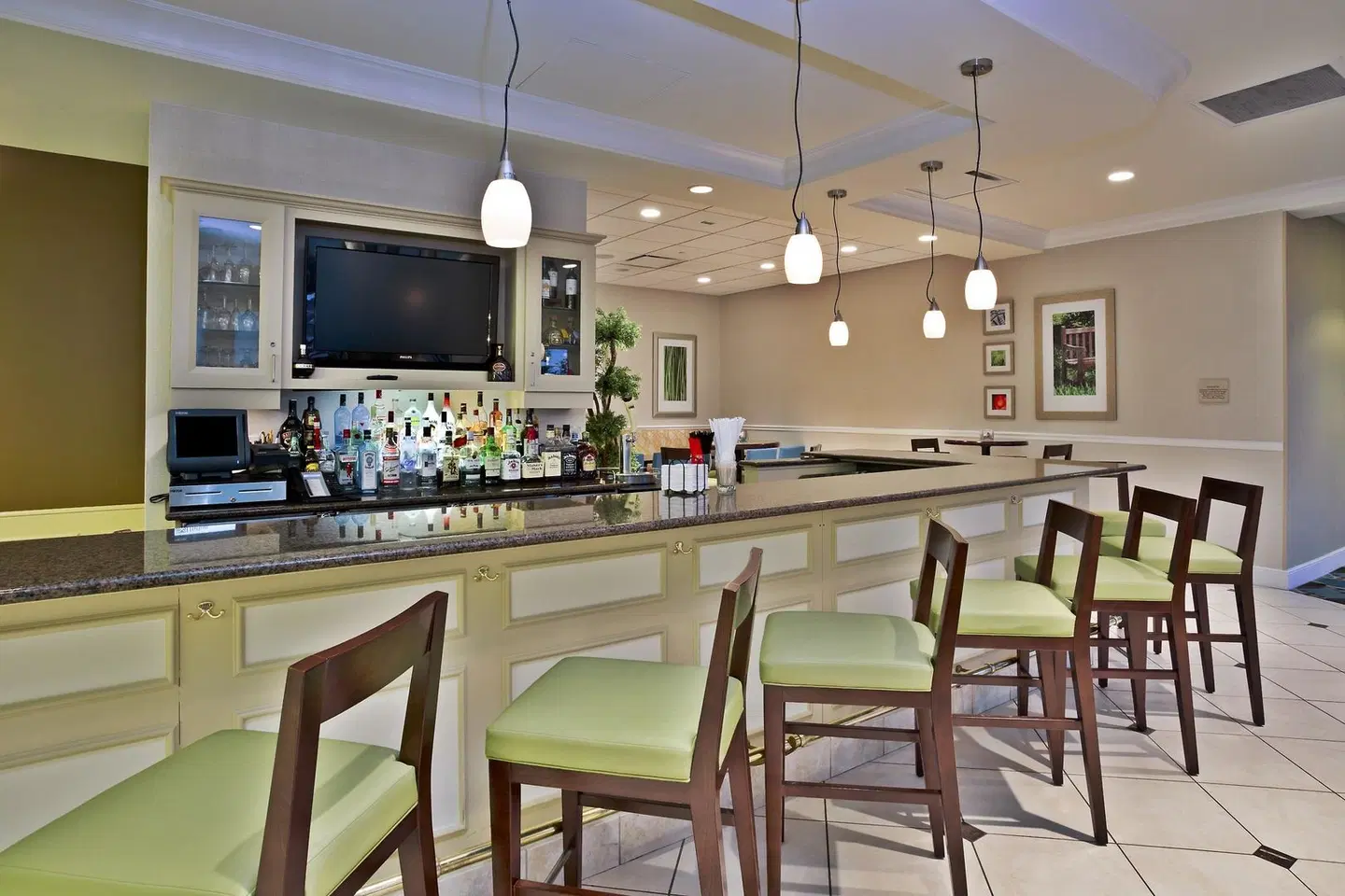 Hilton Garden Inn Detroit/Novi Bar