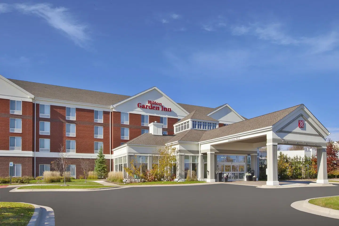 Hilton Garden Inn Detroit/Novi EXTERIOR