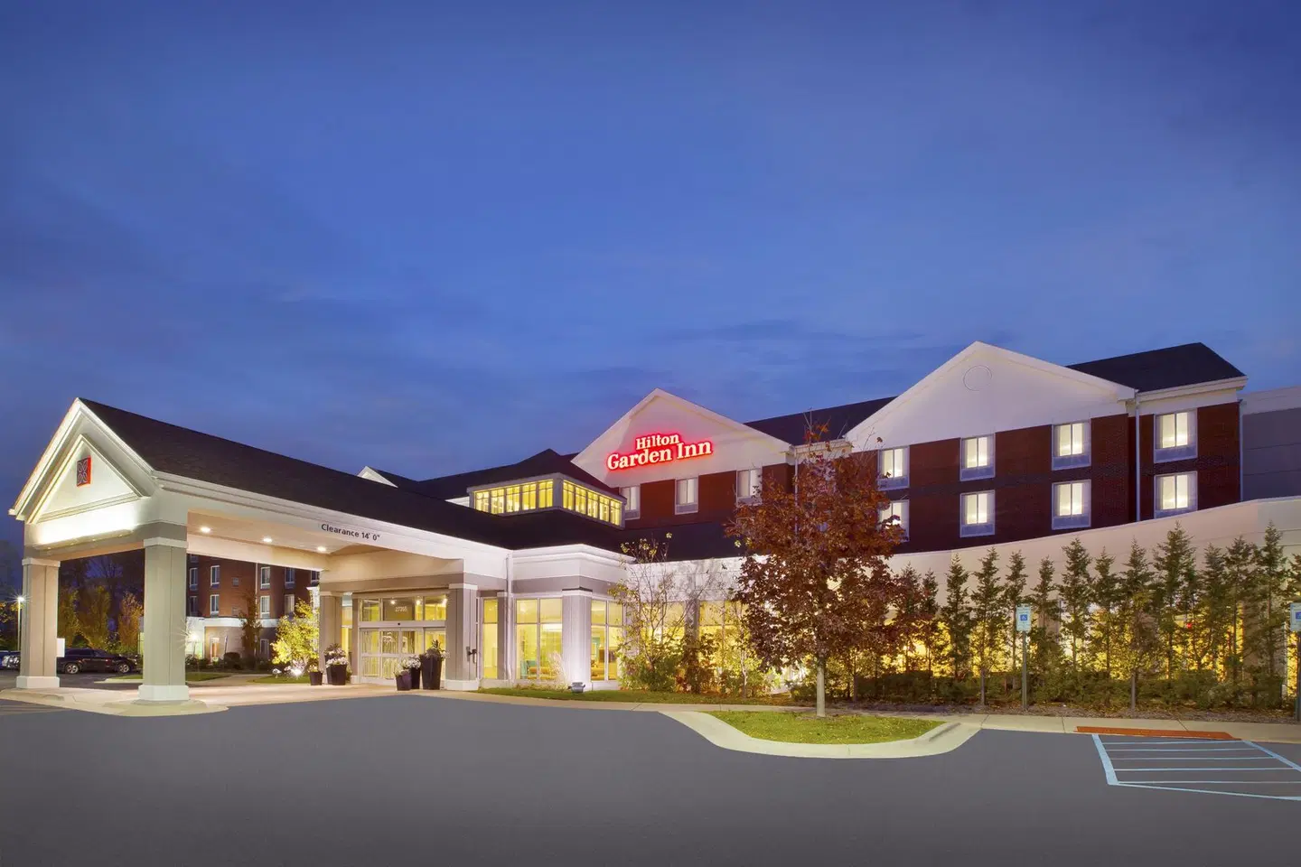 Hilton Garden Inn Detroit/Novi EXTERIOR