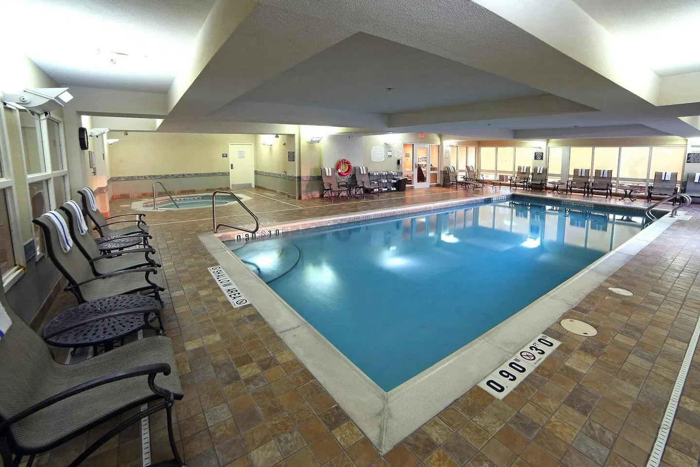 Residence Inn by Marriott Toronto Vaughan Hallenbad