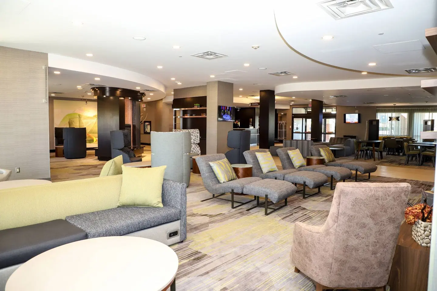 Courtyard by Marriott Toronto Brampton LOUNGE_LOBBY