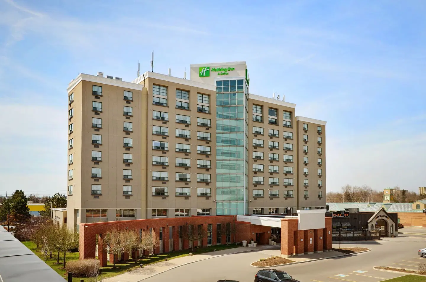 Holiday Inn & Suites London South by IHG EXTERIOR