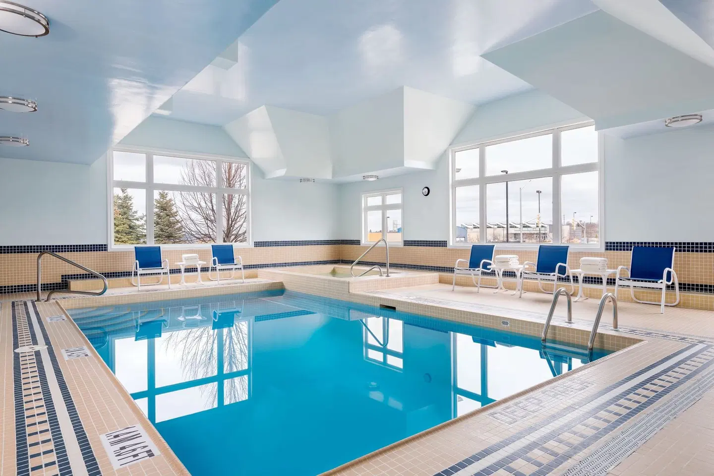 Four Points by Sheraton Barrie Hallenbad