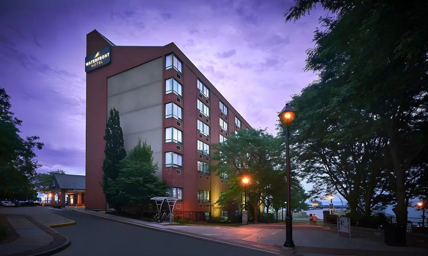 Waterfront Hotel EXTERIOR