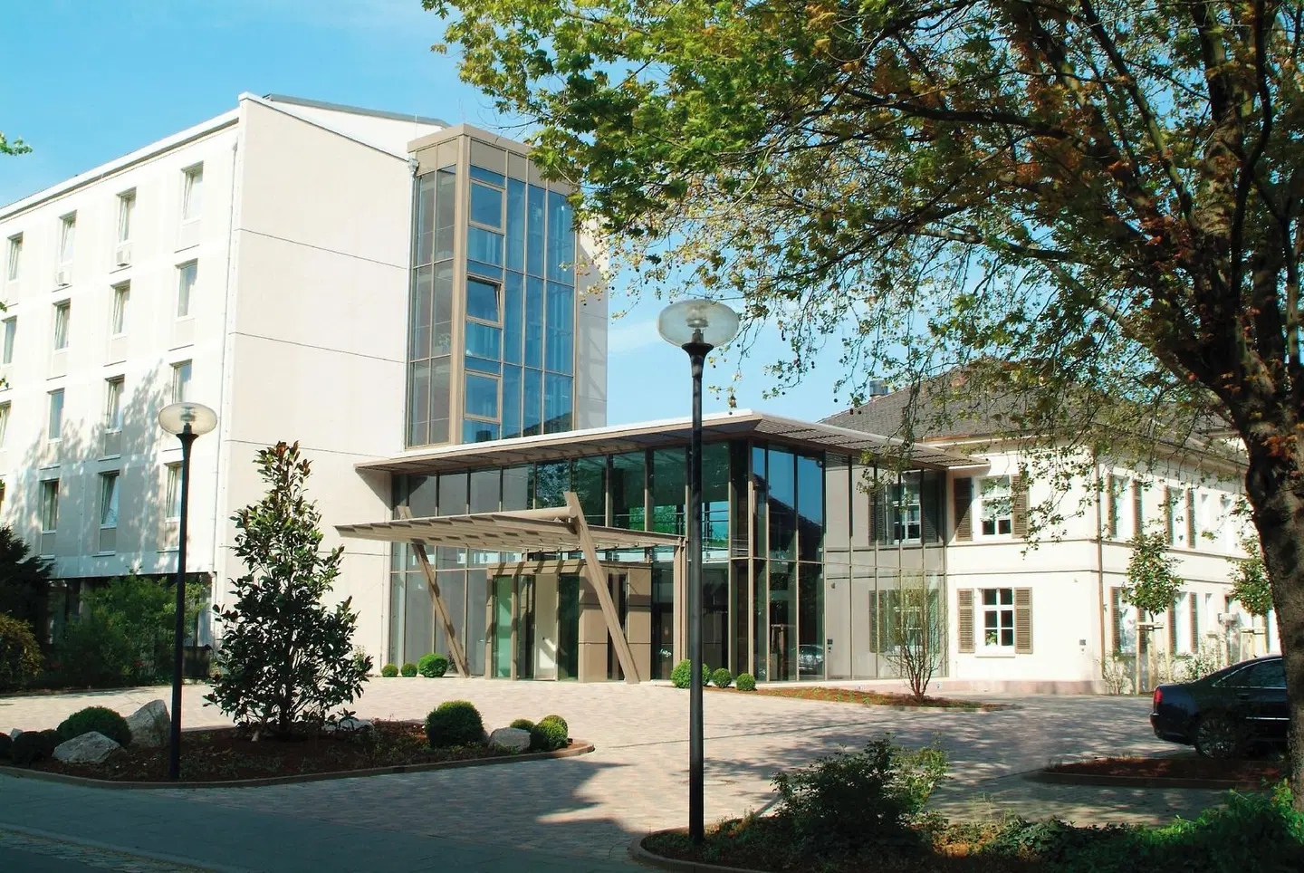 René-Bohn EXTERIOR