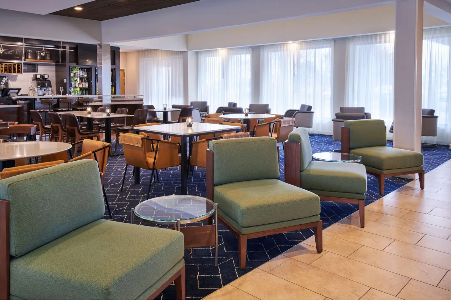 Courtyard by Marriott Detroit Livonia Bar