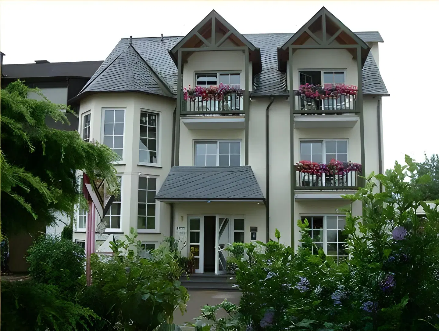 Weinhaus Simon EXTERIOR