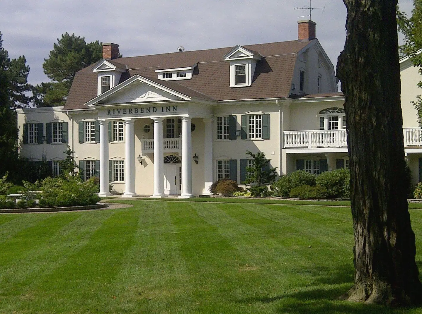 Riverbend Inn & Vineyard EXTERIOR