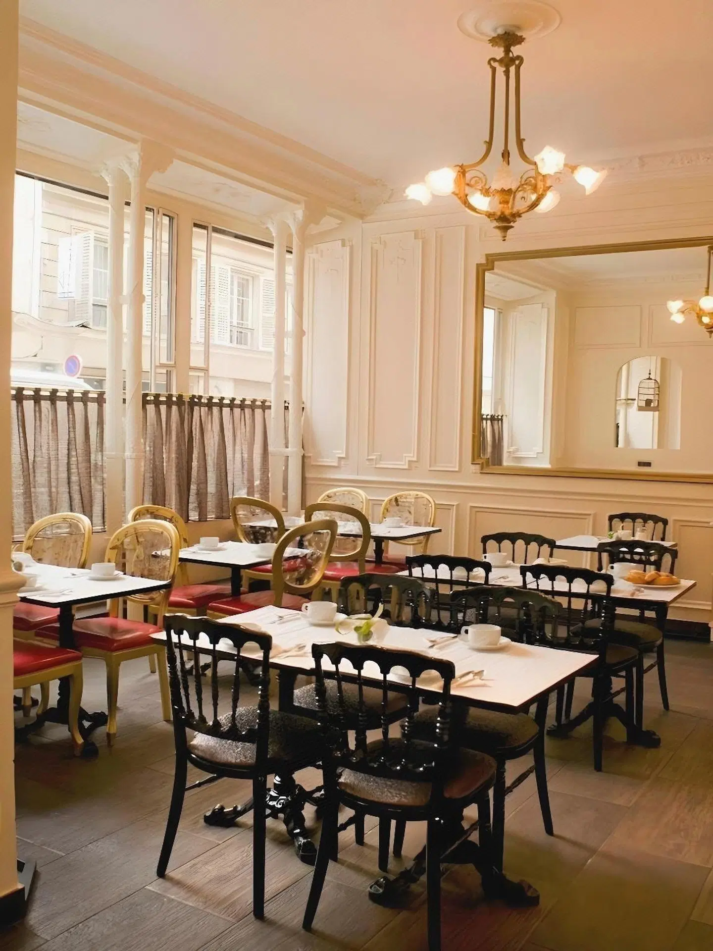 Peyris Opera Restaurant