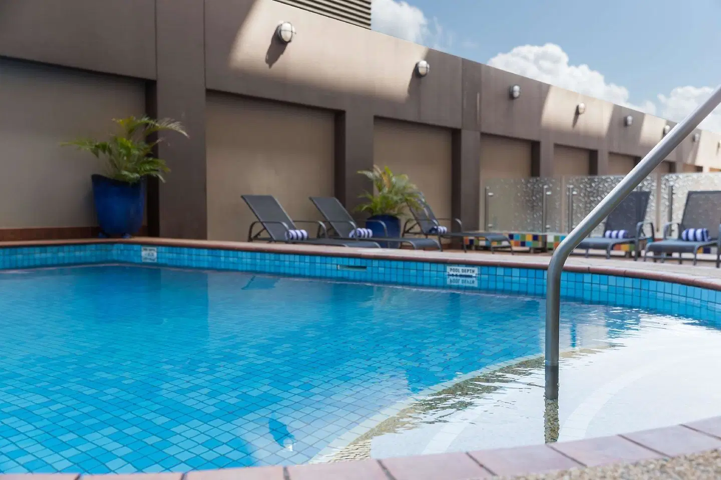 Darwin Central Hotel OUTDOOR_POOL