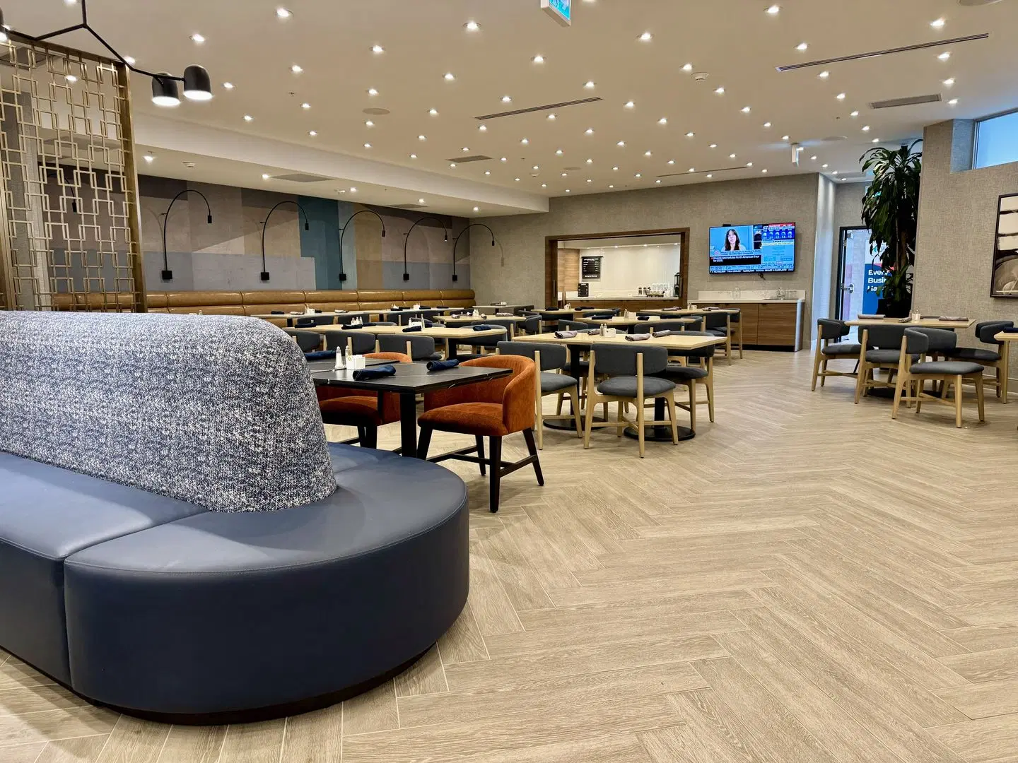 Candlewood Suites Burlington Conference Centre by IHG Bar