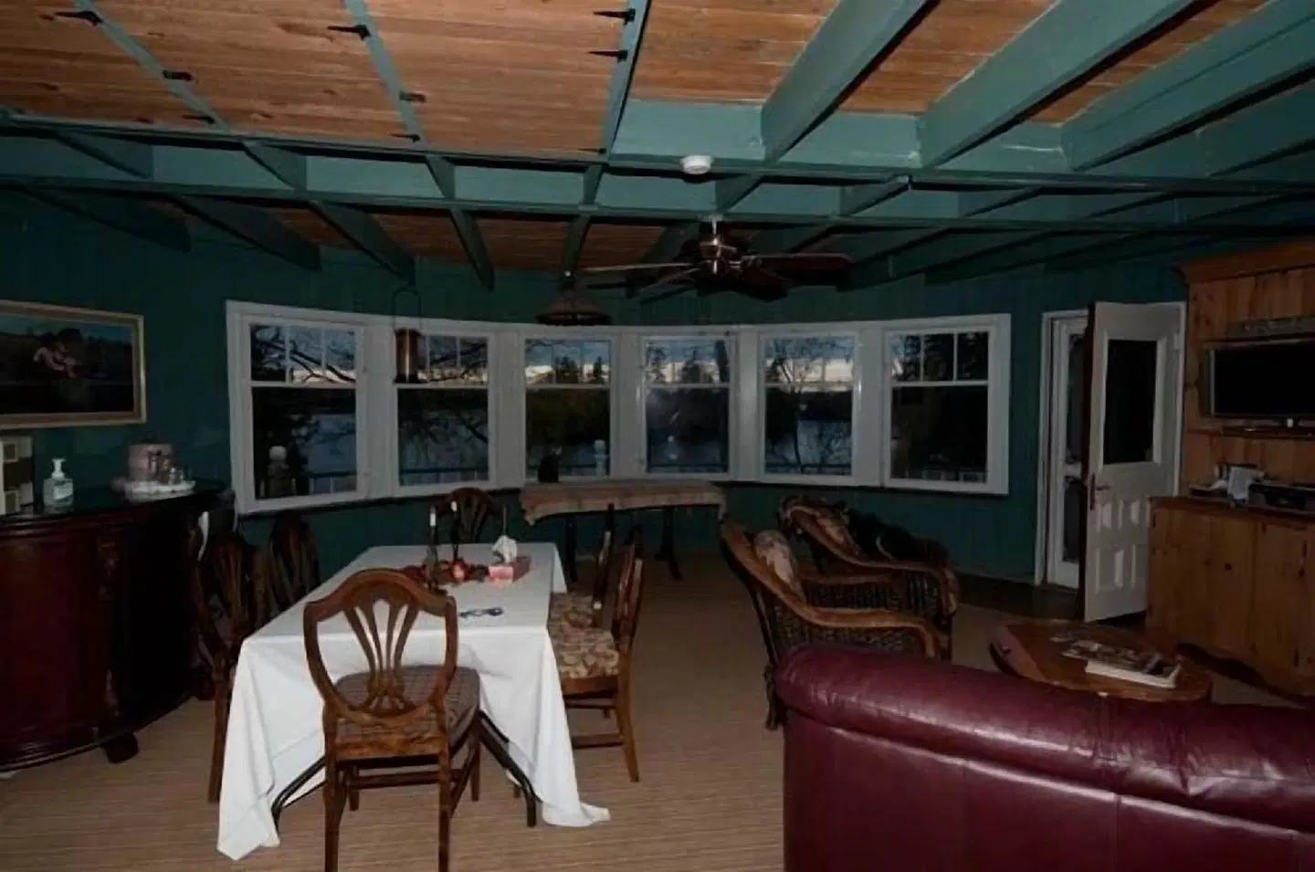 Windswept on the Trent LOUNGE_LOBBY