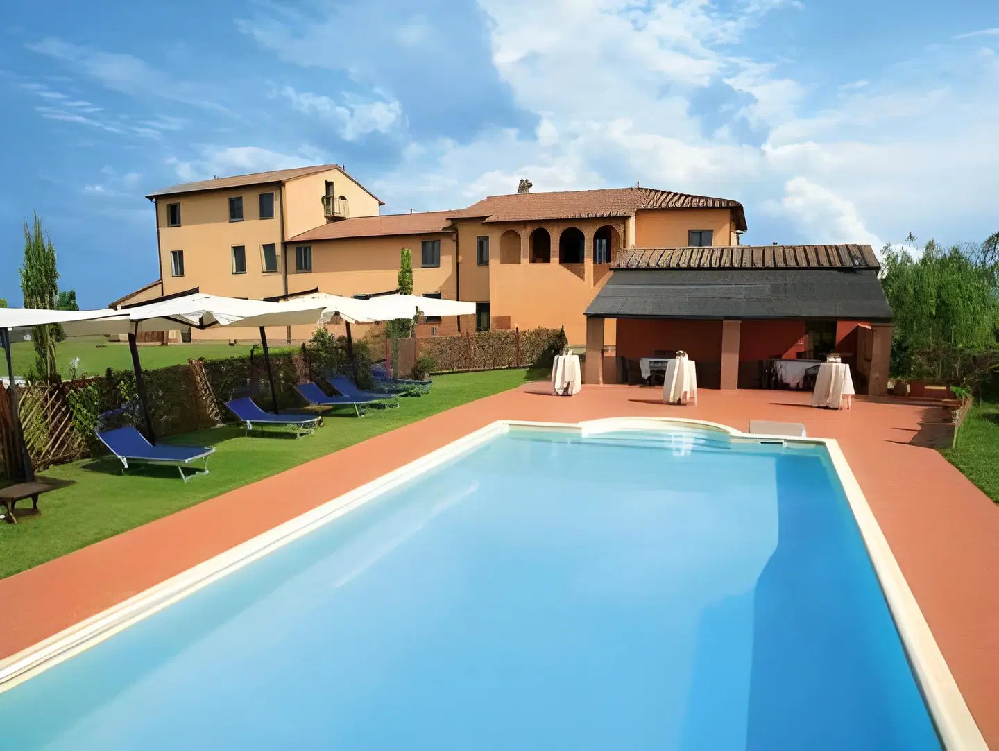 Casale Le Torri OUTDOOR_POOL