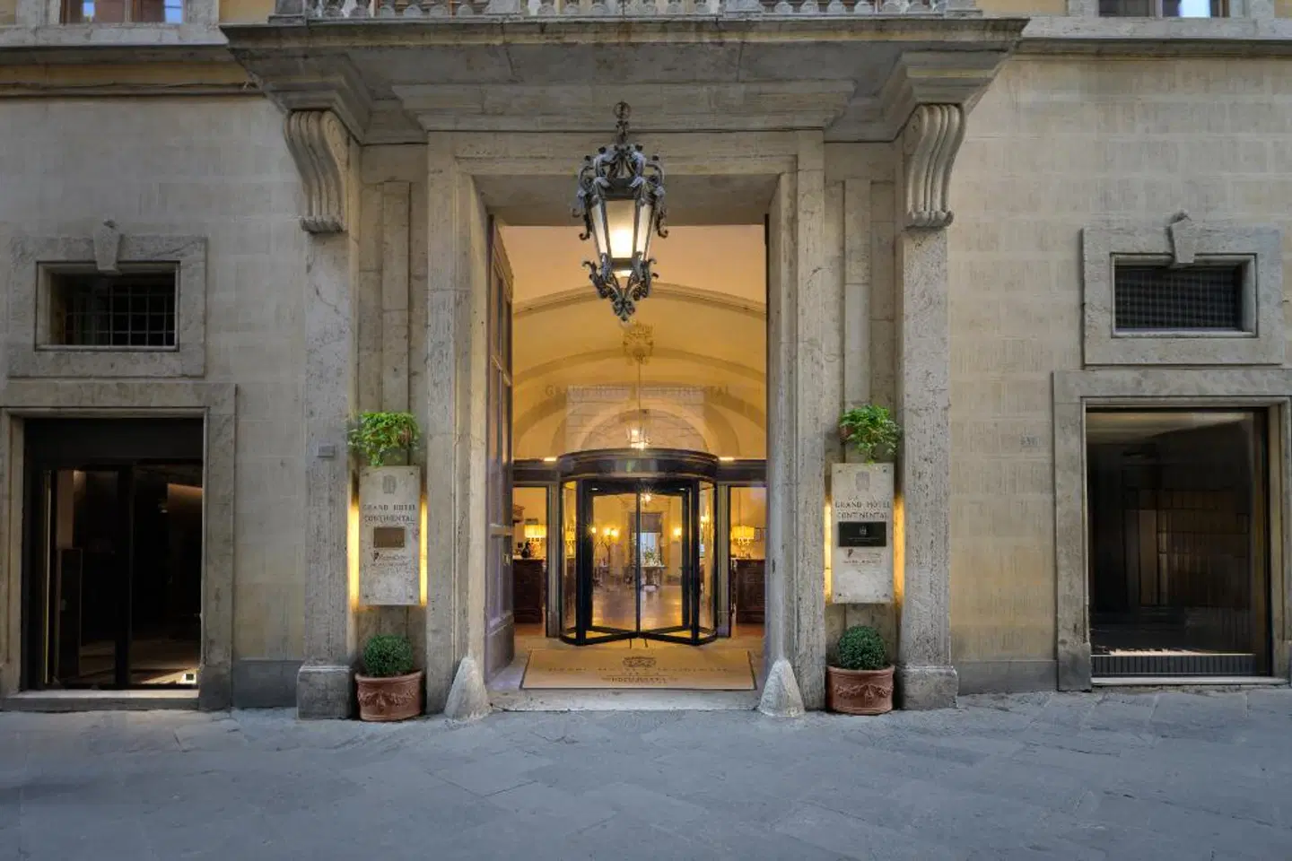 Grand Hotel Continental EXTERIOR