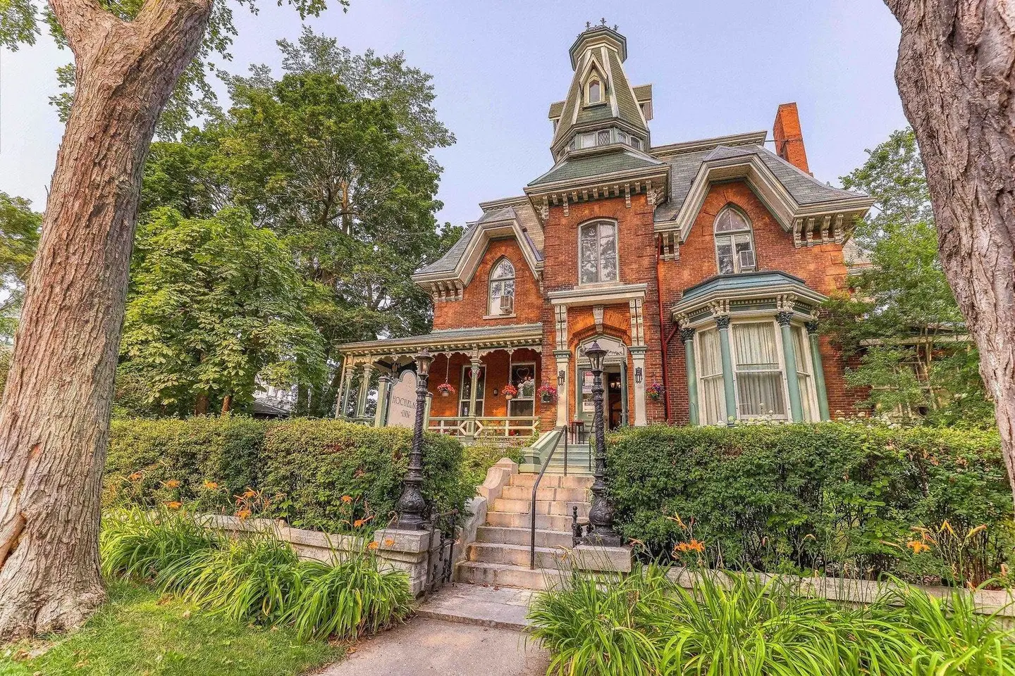Hochelaga Inn EXTERIOR