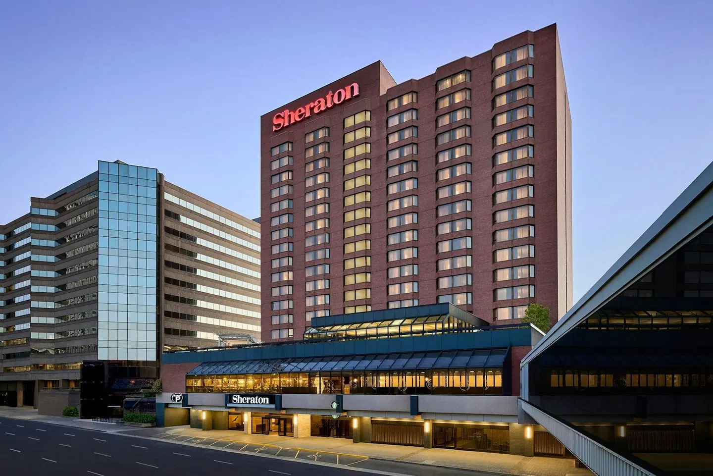 Sheraton Hamilton EXTERIOR