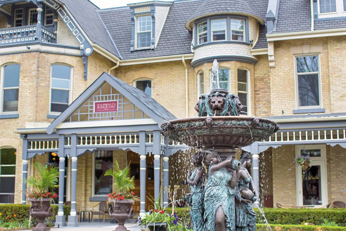 Idlewyld Inn & Spa EXTERIOR