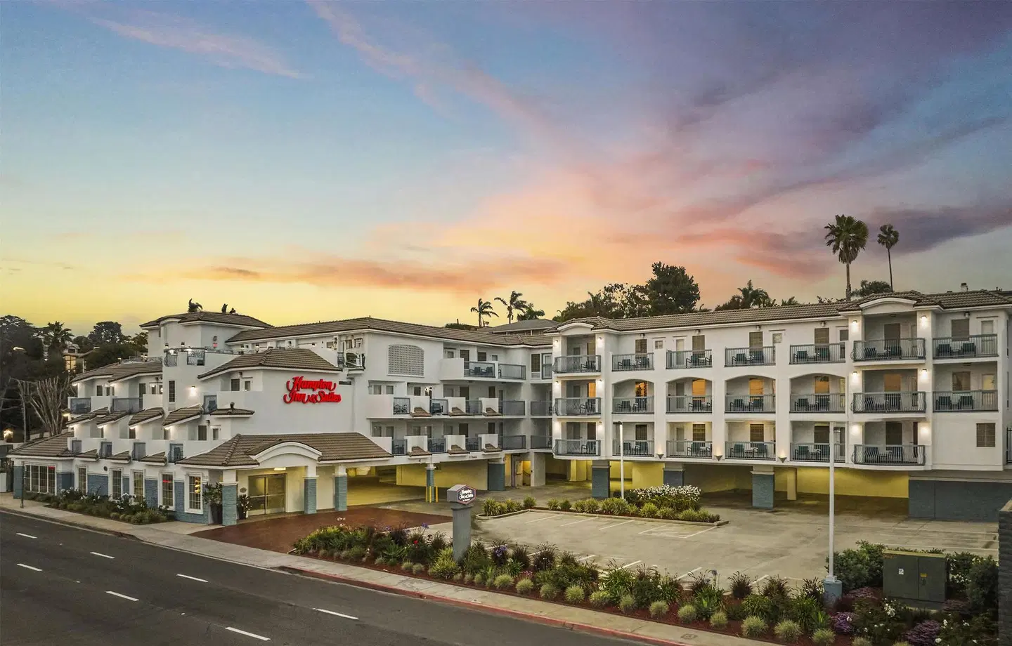Hampton Inn & Suites Hermosa Beach EXTERIOR