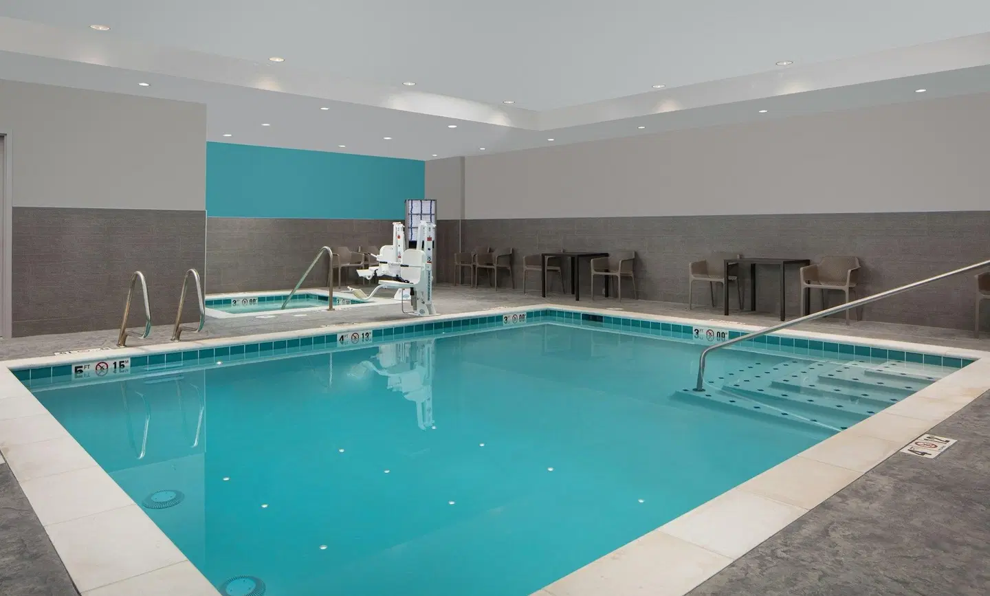 avid hotel Wenatchee by IHG Hallenbad
