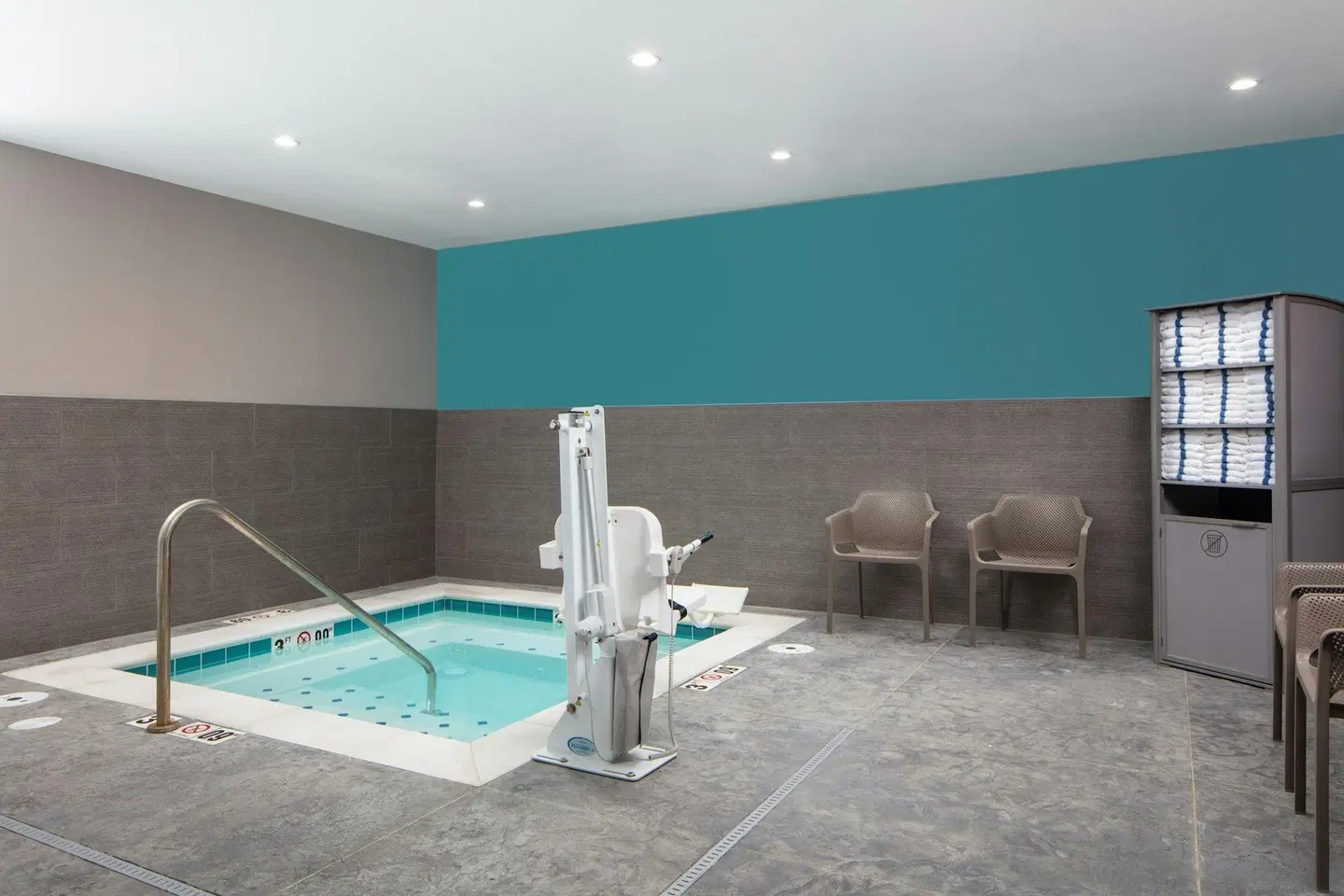 avid hotel Wenatchee by IHG Hallenbad