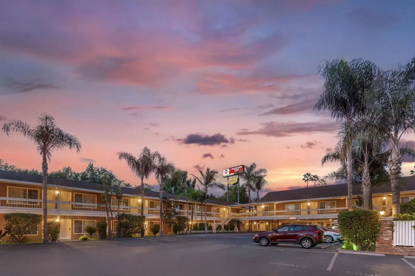 Best Western PLUS Carriage Inn LANDSCAPE
