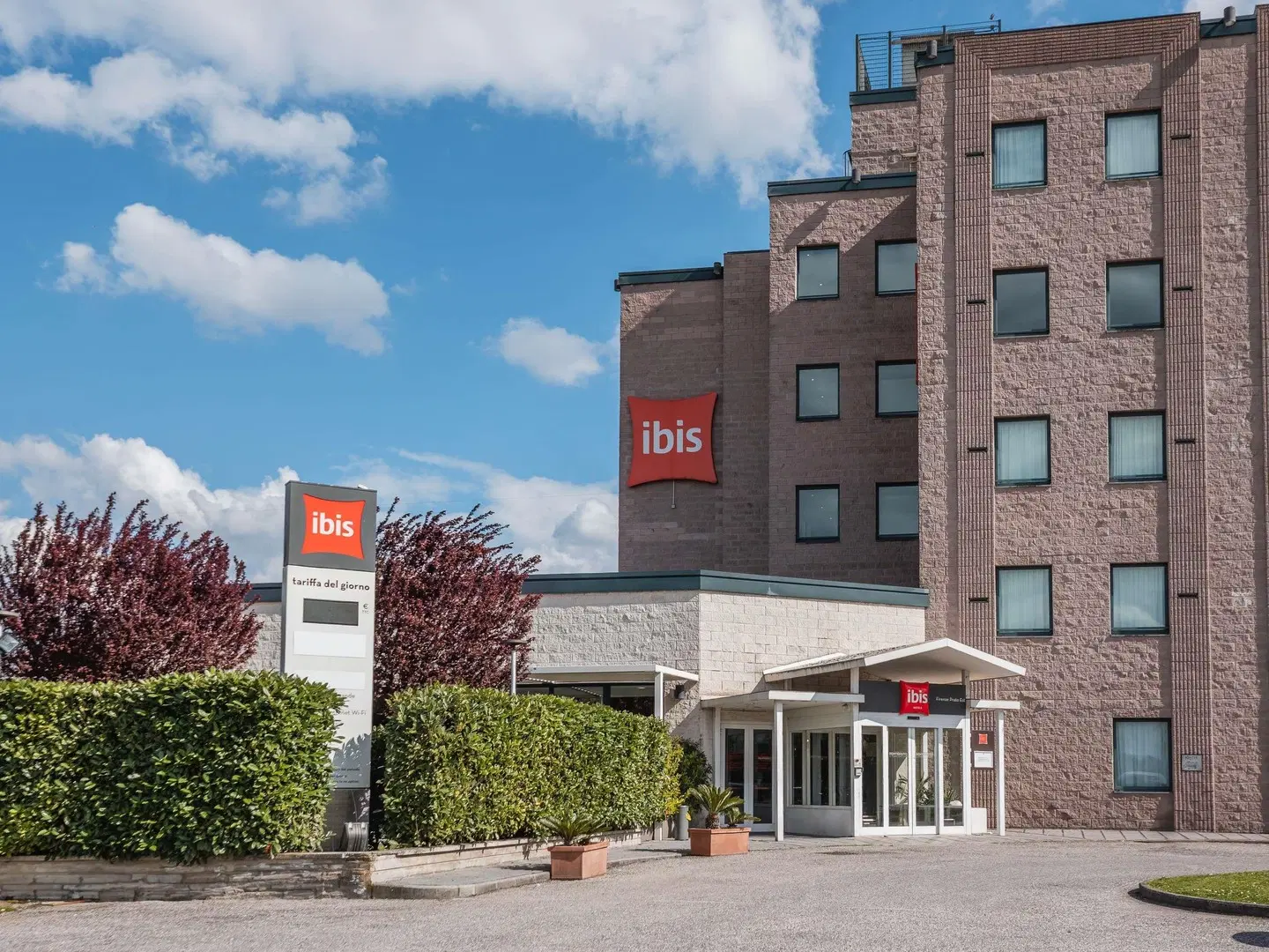 ibis Florence Prato East EXTERIOR