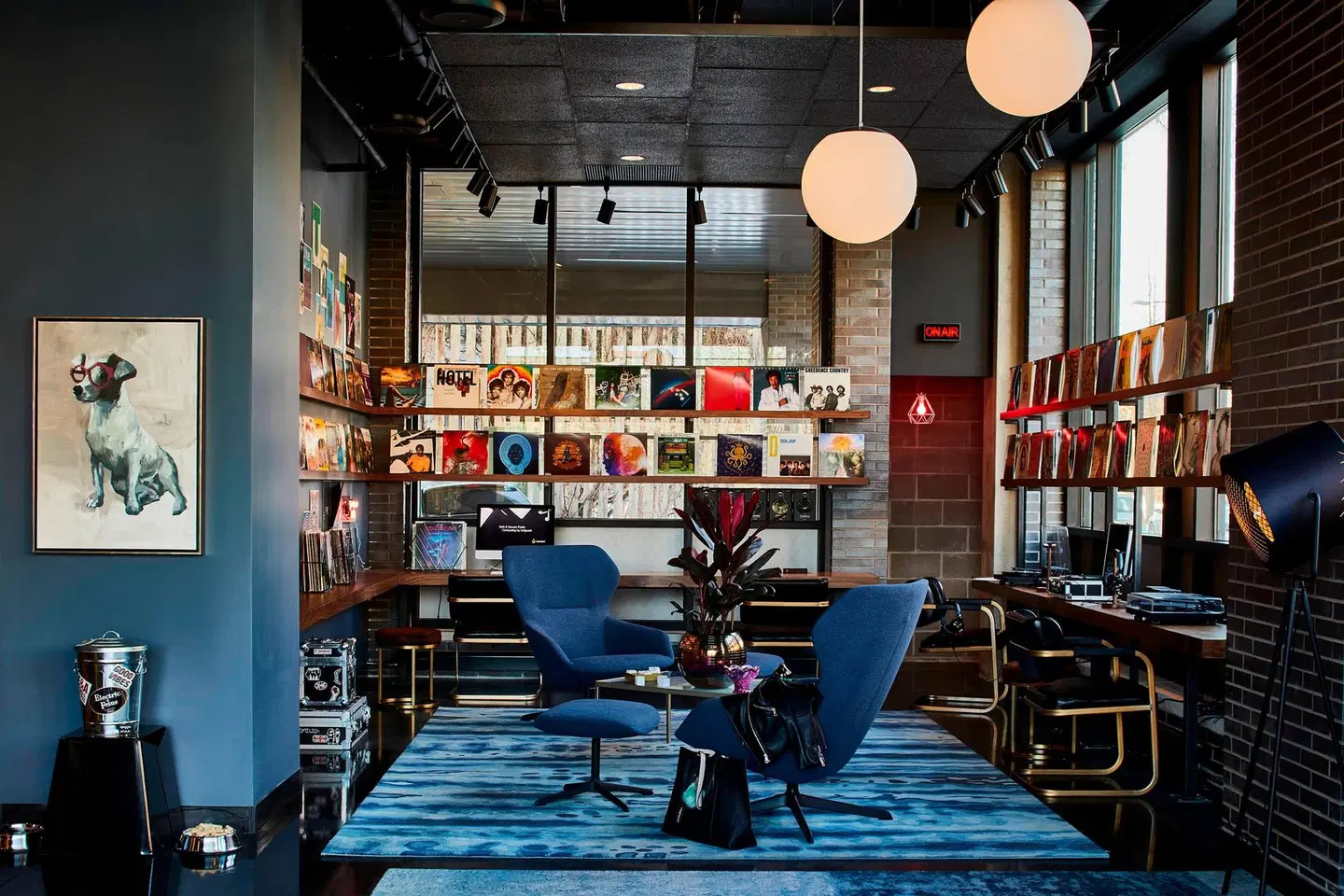 Moxy Minneapolis Uptown Bar
