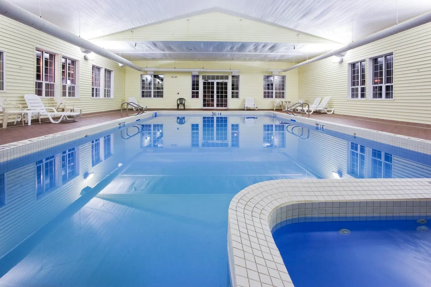Holiday Inn Express St. Ignace-Lake Front by IHG Hallenbad