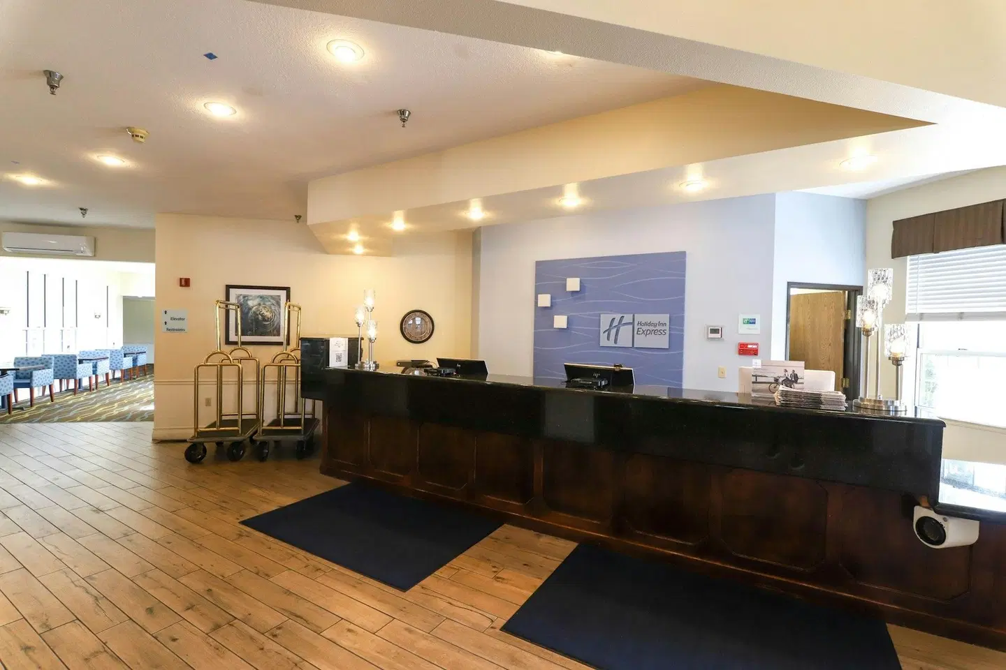 Holiday Inn Express St. Ignace-Lake Front by IHG LOUNGE_LOBBY