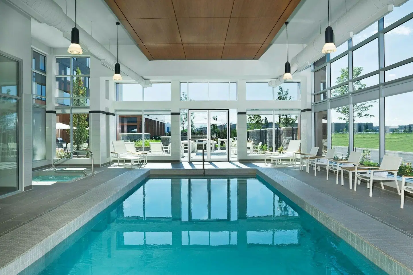 Element Vaughan Southwest Hallenbad