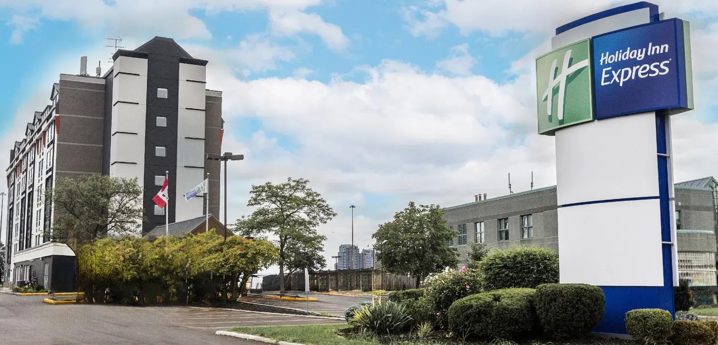 Holiday Inn Express Toronto North York by IHG EXTERIOR