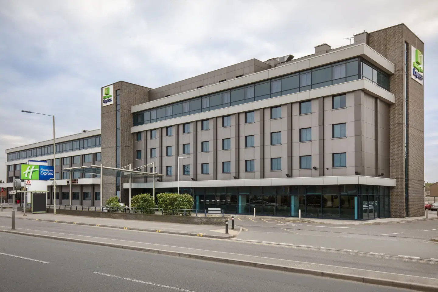 Holiday Inn Express London - Heathrow T5 by IHG EXTERIOR