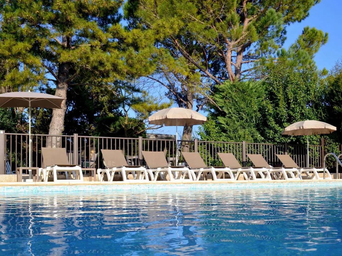 ibis Avignon Sud OUTDOOR_POOL
