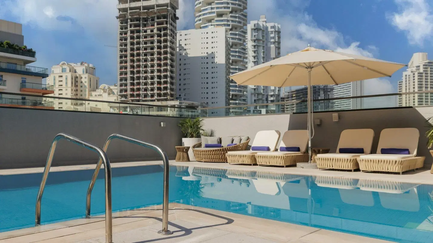 Holiday Inn Dubai Village Circle OUTDOOR_POOL